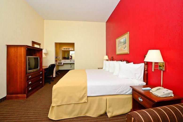 Manchester Heritage Inn & Suites Extérieur photo