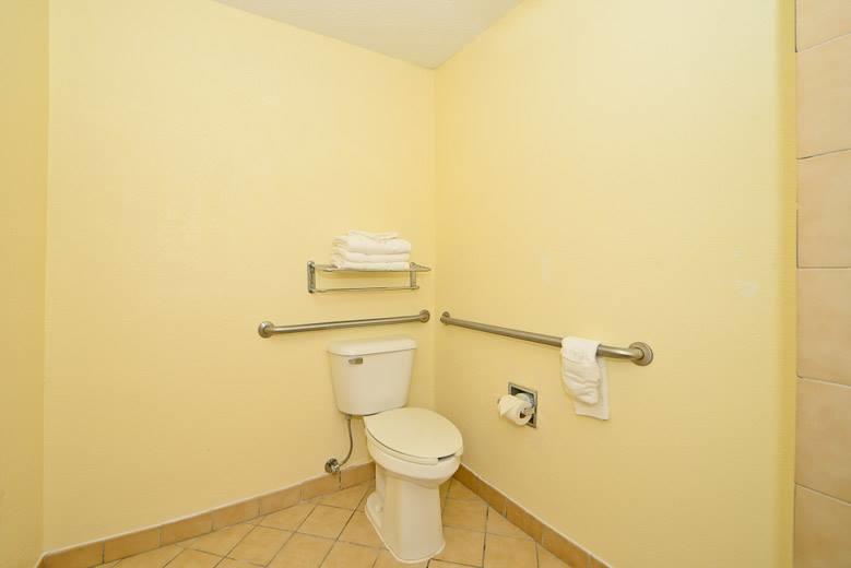 Manchester Heritage Inn & Suites Extérieur photo