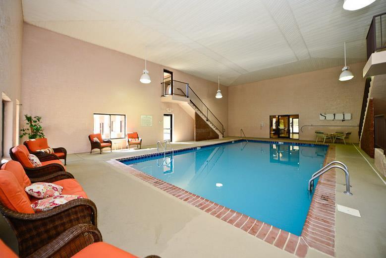 Manchester Heritage Inn & Suites Extérieur photo