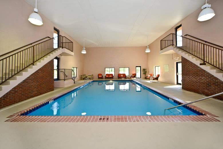 Manchester Heritage Inn & Suites Extérieur photo