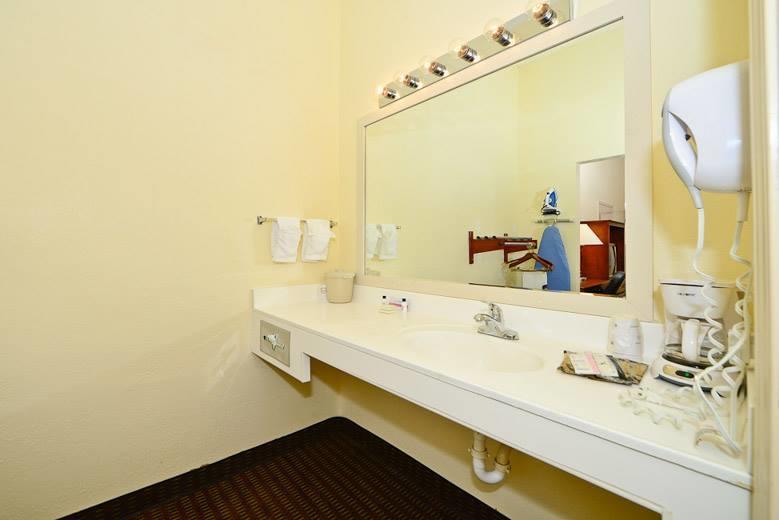 Manchester Heritage Inn & Suites Extérieur photo